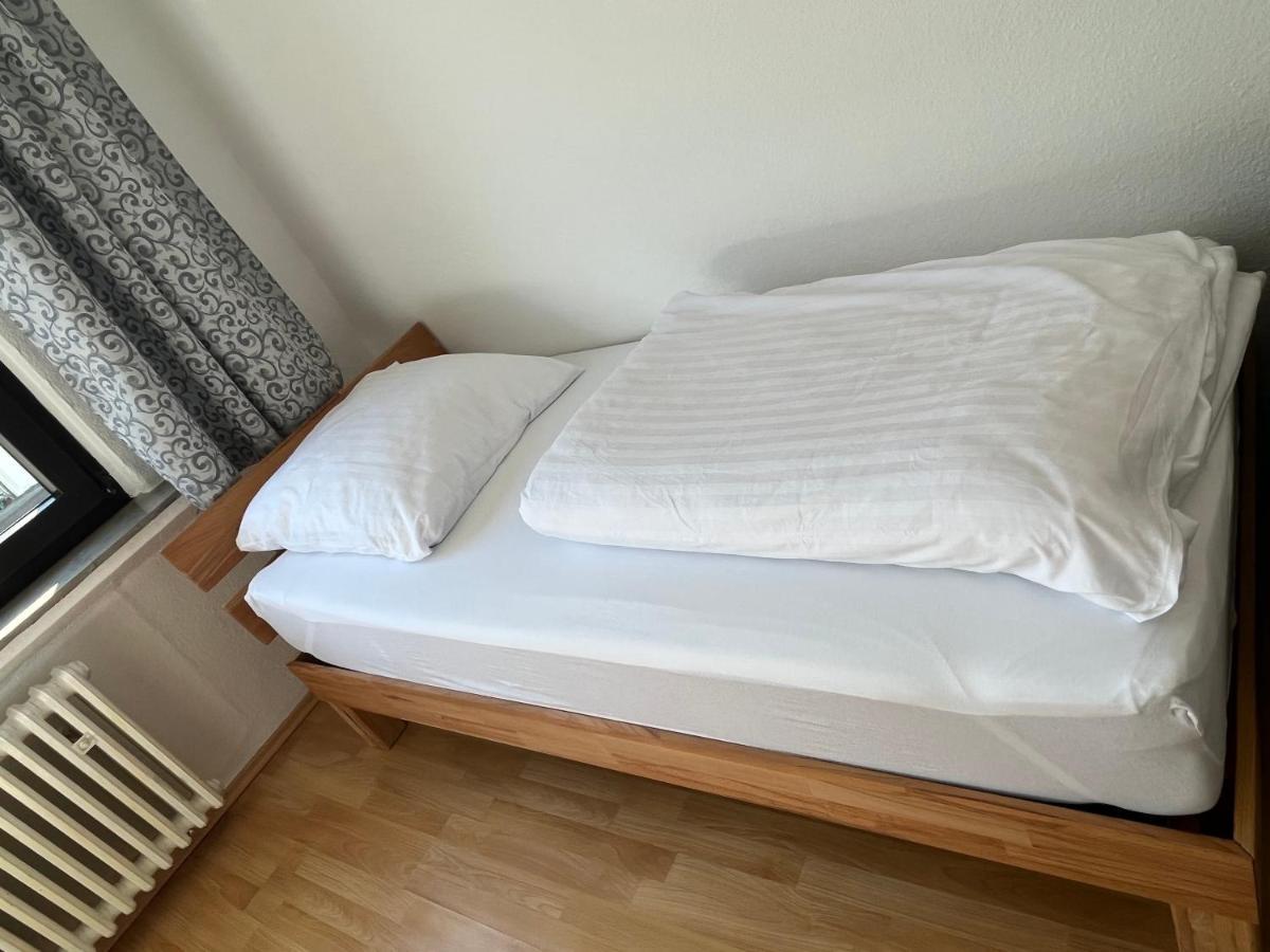 Zimmer für Monteure, Handwerker oder Reisende Essen Exterior foto